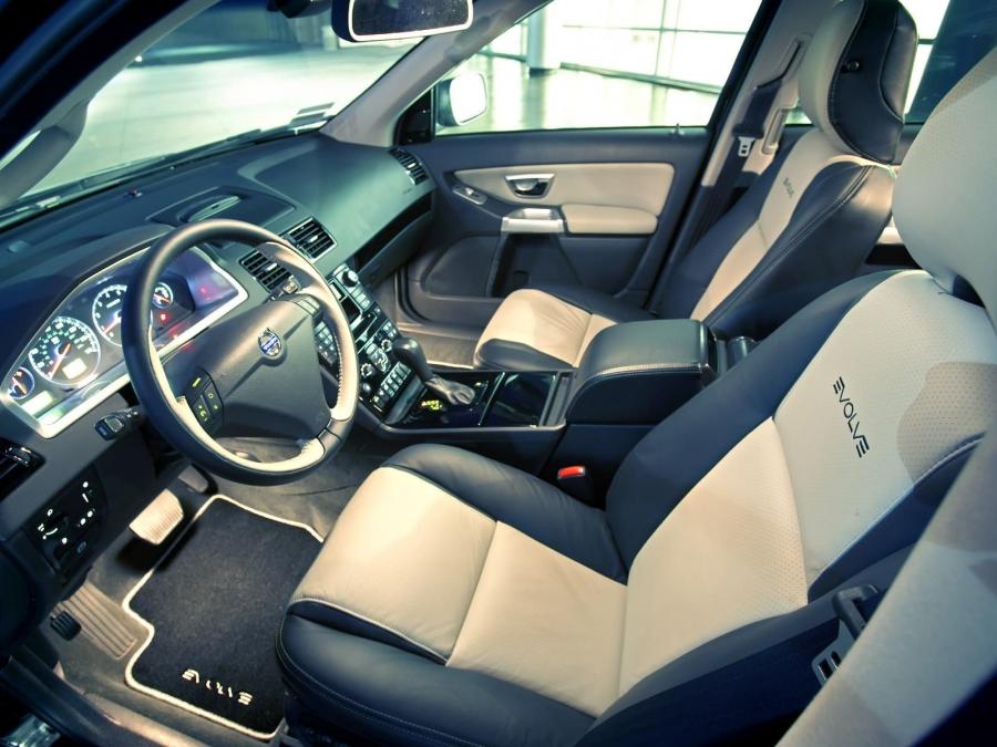  Volvo XC90 V8 Evolve Concept 2006 года  (фото 2 из 19)